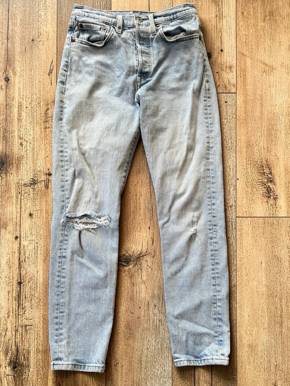 Levi’s 501 Original Jeans Women’s 26x28 Light Wash Distressed Ripped Button Fly